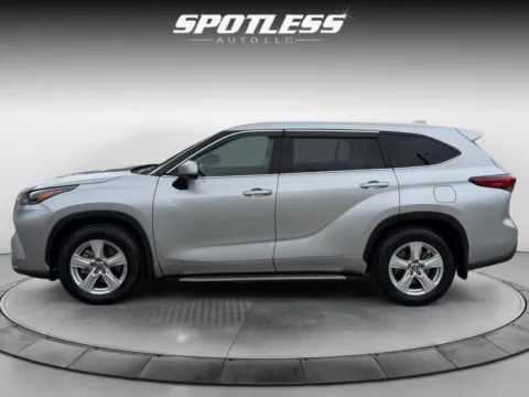 More photos of 2021 Toyota Highlander LE at Spotless Auto San Pedro, TX