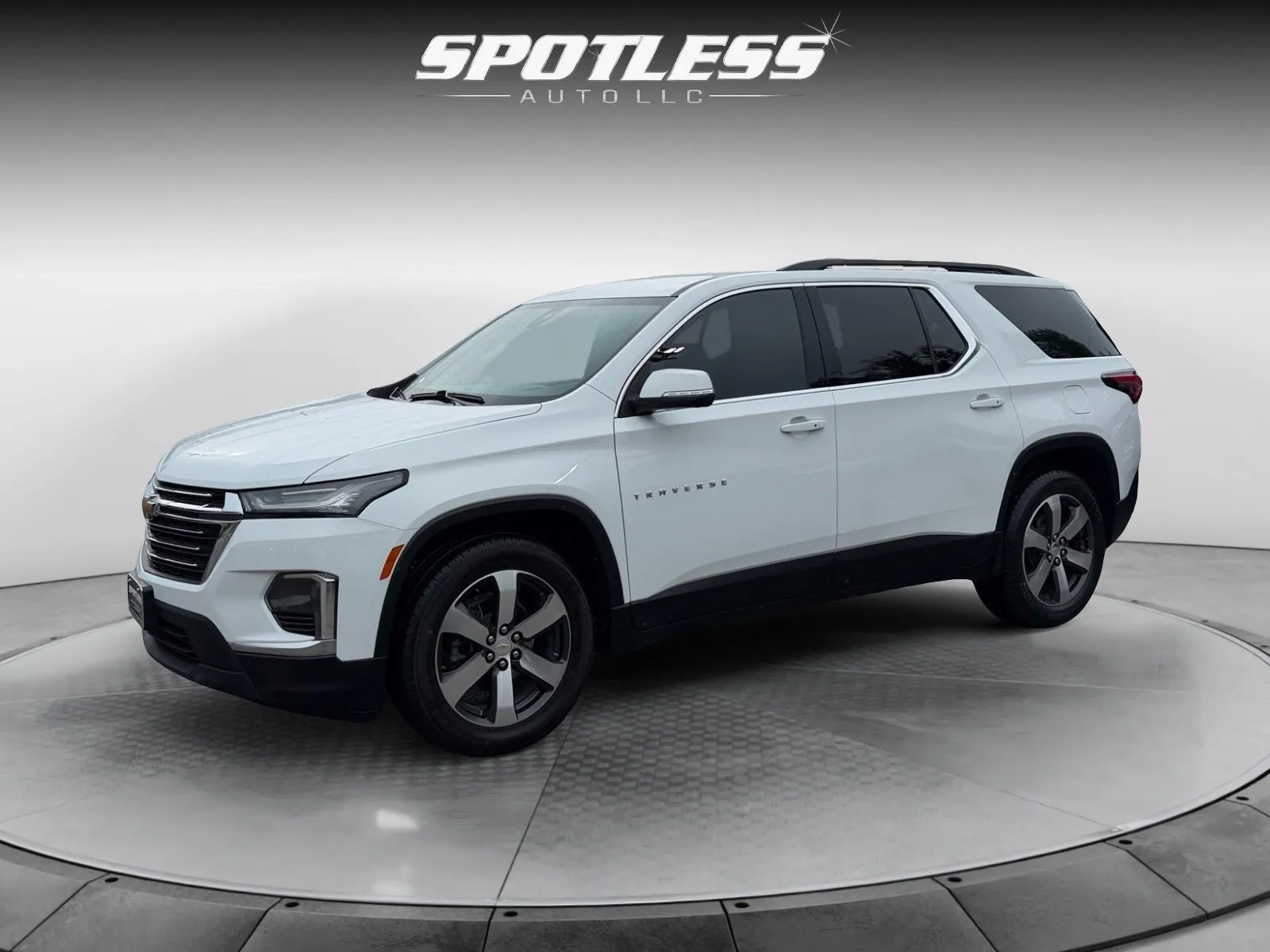 White 2022 Chevrolet Traverse LT Leather for sale in San Antonio, TX