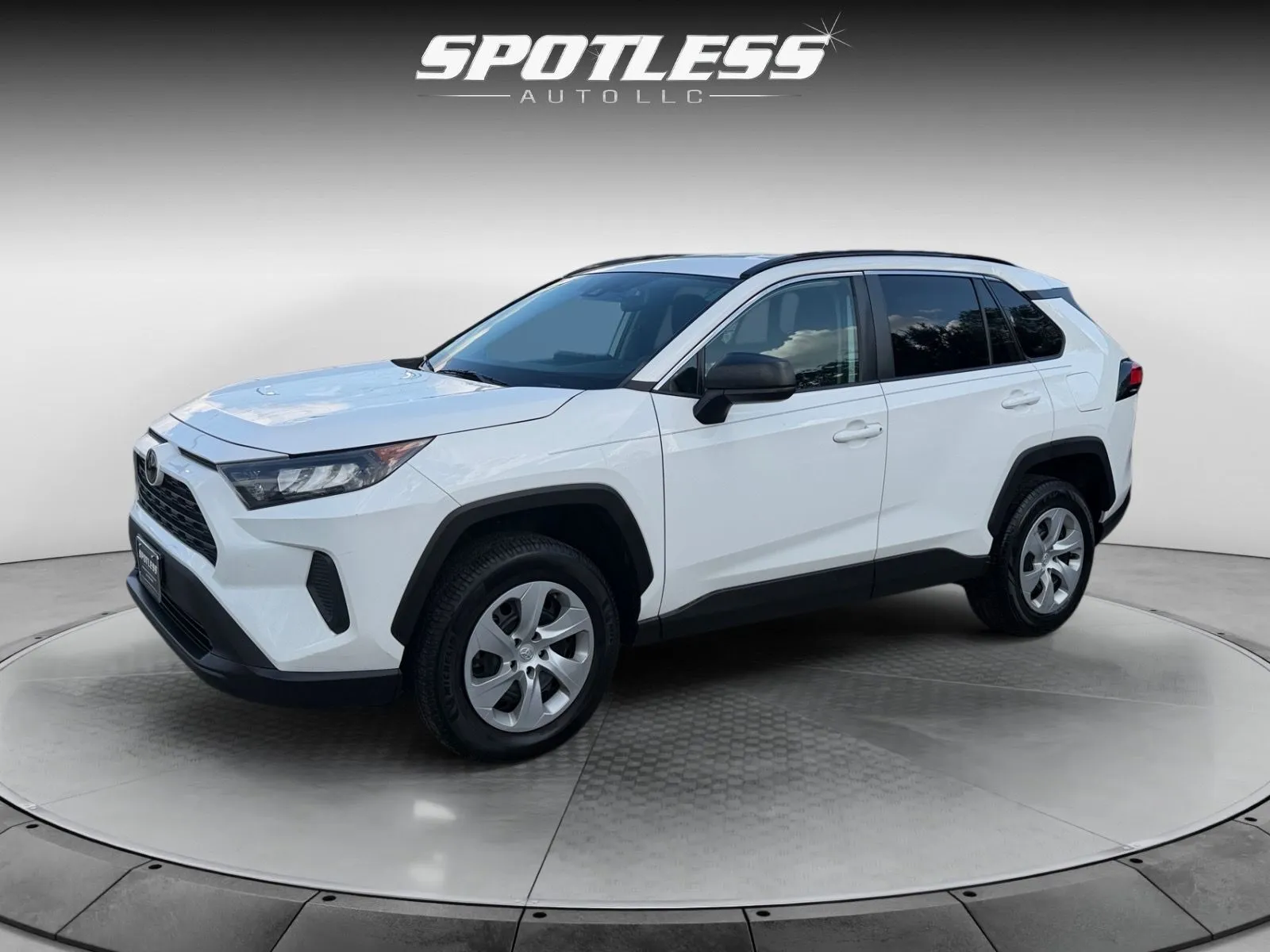 White 2020 Toyota RAV4 LE for sale in San Antonio, TX
