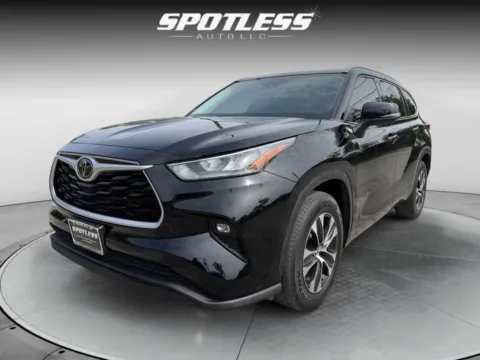 Another view of 2020 Toyota Highlander XLE for sale in San Antonio, TX at Spotless Auto San Pedro