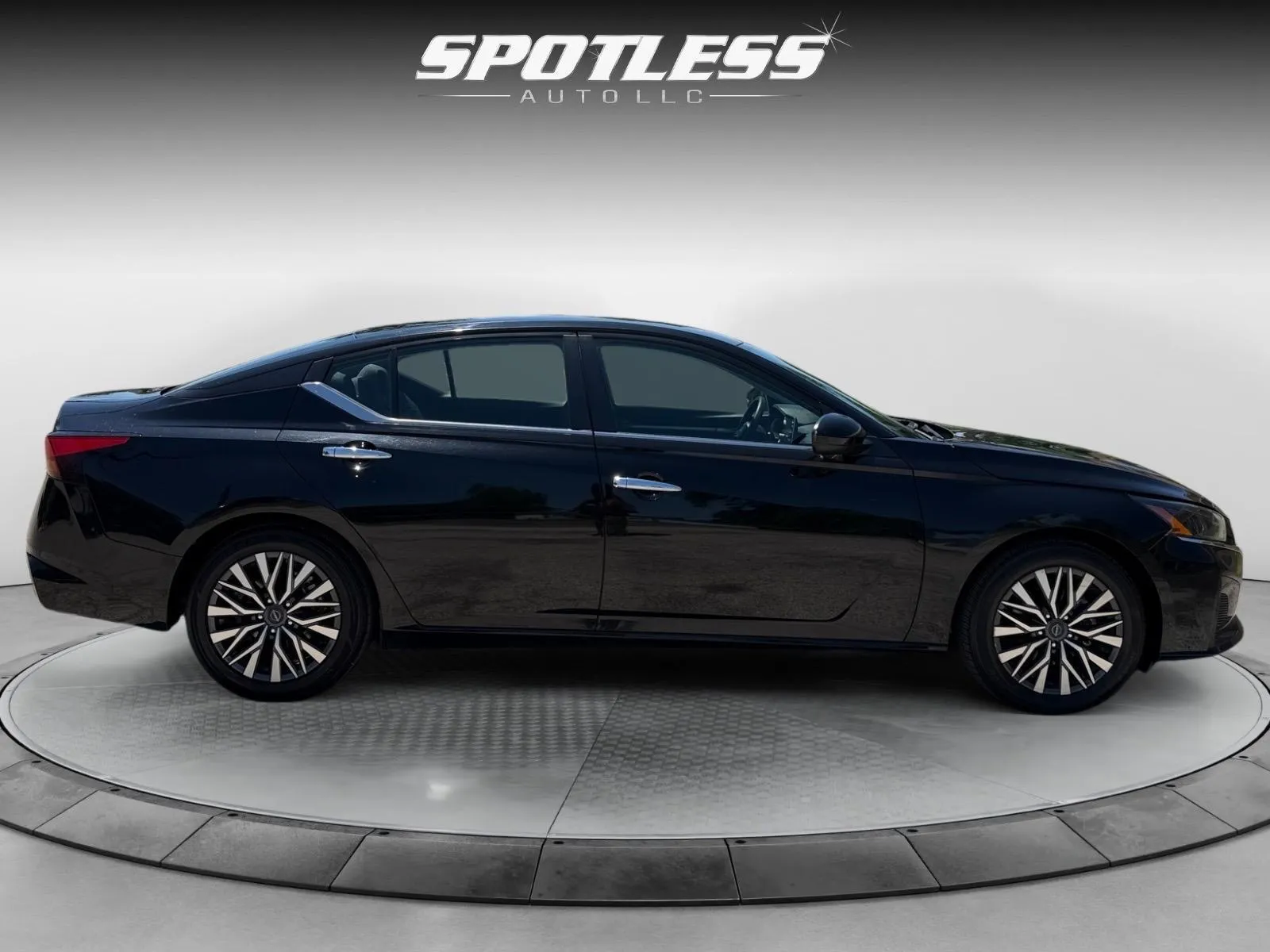 2023 Nissan Altima SV - Photo 8
