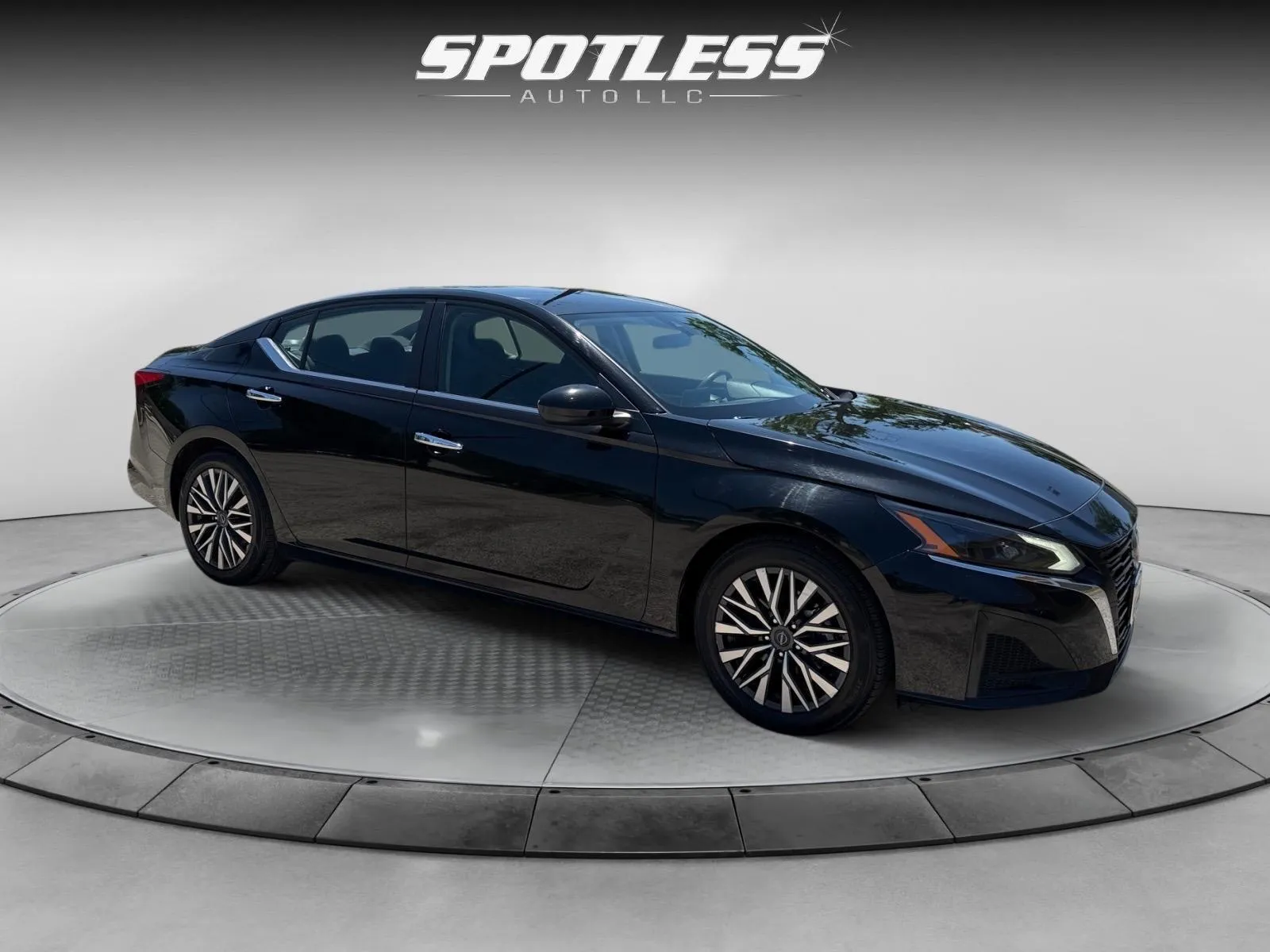 2023 Nissan Altima SV - Photo 9