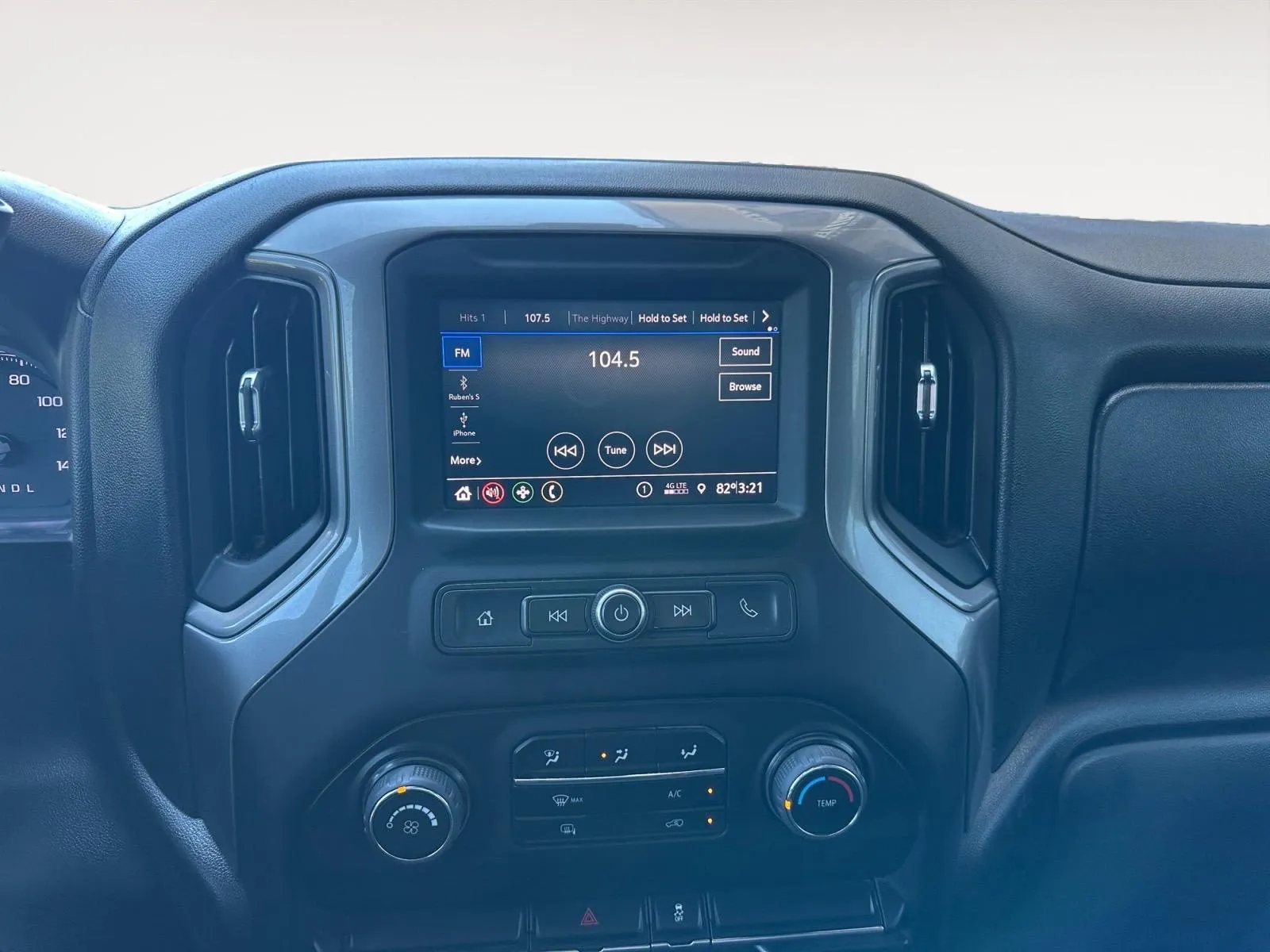 Chevrolet Silverado photo 21
