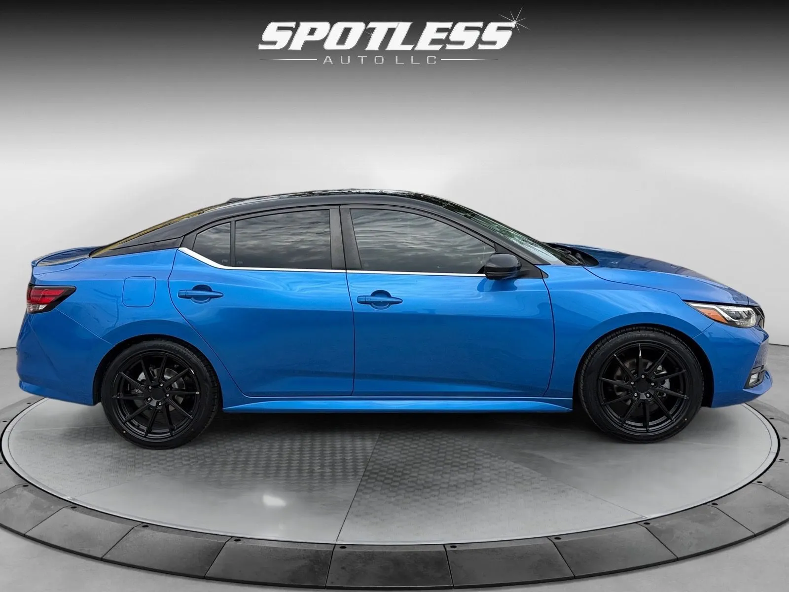 Nissan Sentra photo 8