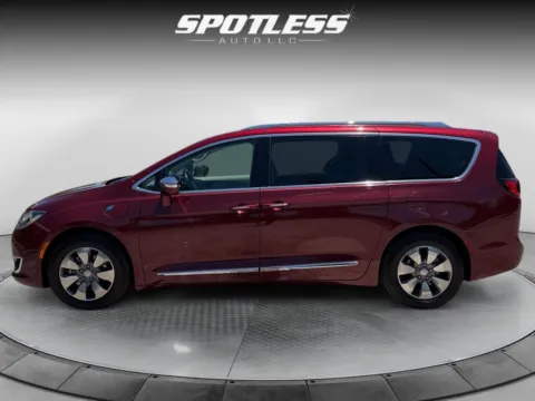 More photos of 2017 Chrysler Pacifica Hybrid Platinum at Spotless Auto San Pedro, TX