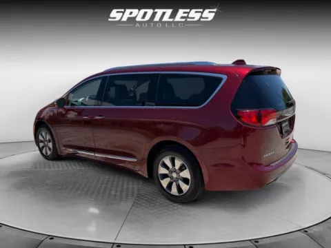 More photos of 2017 Chrysler Pacifica Hybrid Platinum at Spotless Auto San Pedro, TX