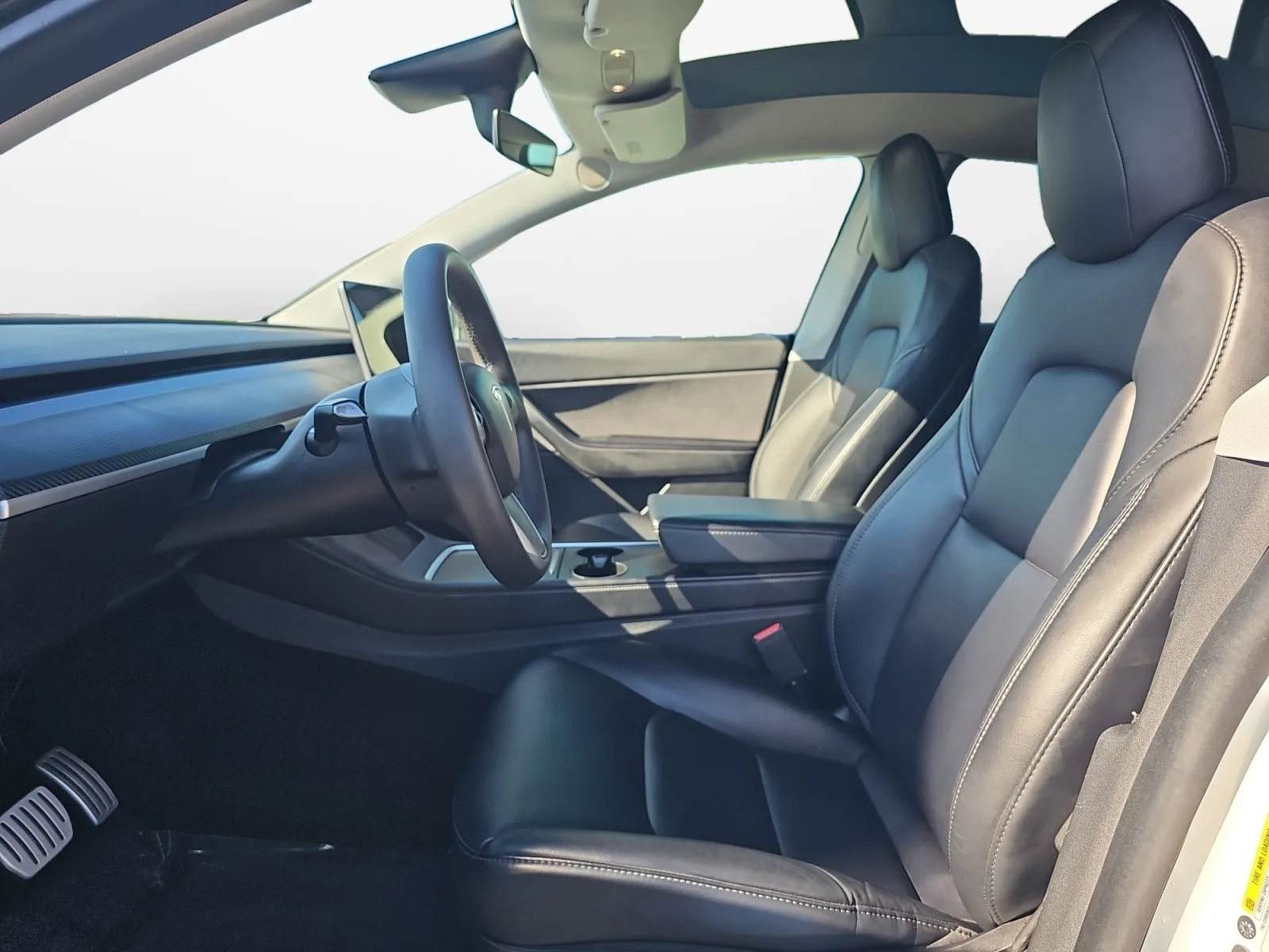 Tesla Model Y photo 17