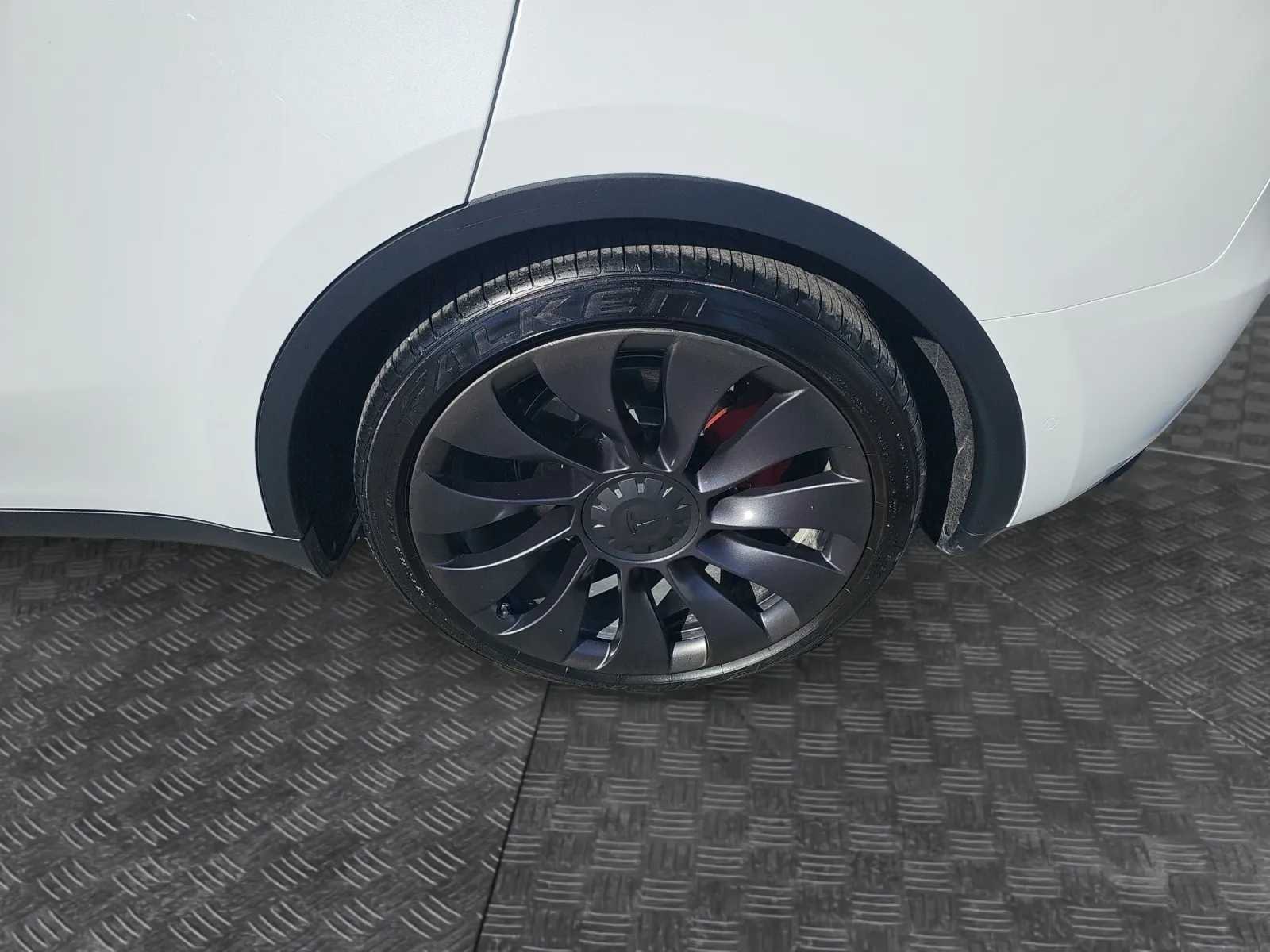 Tesla Model Y photo 14