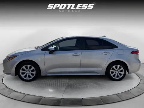 More photos of 2022 Toyota Corolla LE at Spotless Auto San Pedro, TX