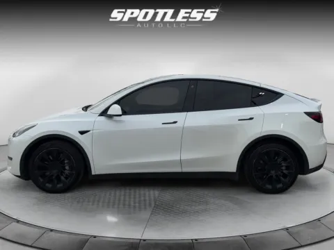 More photos of 2022 Tesla Model Y Long Range at Spotless Auto San Pedro, TX