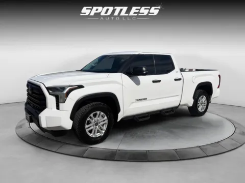 White 2022 Toyota Tundra SR5 for sale in San Antonio, TX