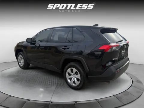 More photos of 2022 Toyota RAV4 LE at Spotless Auto San Pedro, TX