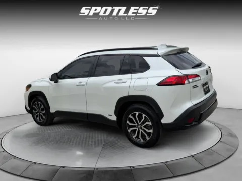 More photos of 2023 Toyota Corolla Cross Hybrid SE at Spotless Auto San Pedro, TX