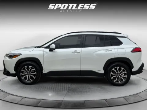 More photos of 2023 Toyota Corolla Cross Hybrid SE at Spotless Auto San Pedro, TX