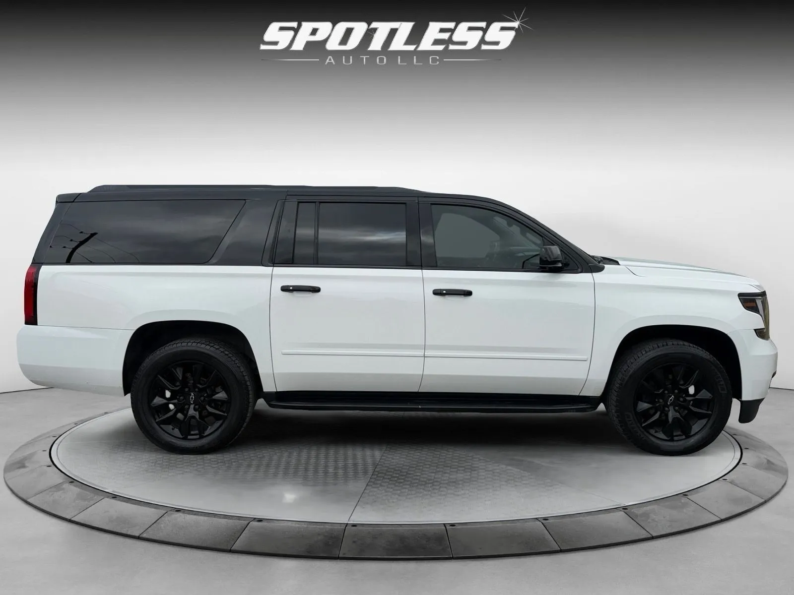 2015 Chevrolet Suburban LTZ - Photo 8