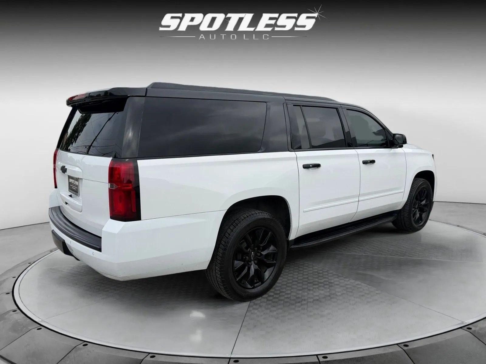 2015 Chevrolet Suburban LTZ - Photo 7
