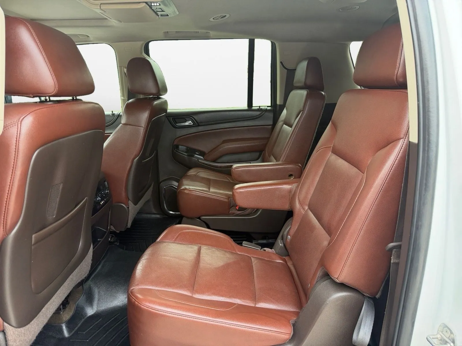 2015 Chevrolet Suburban LTZ - Photo 22