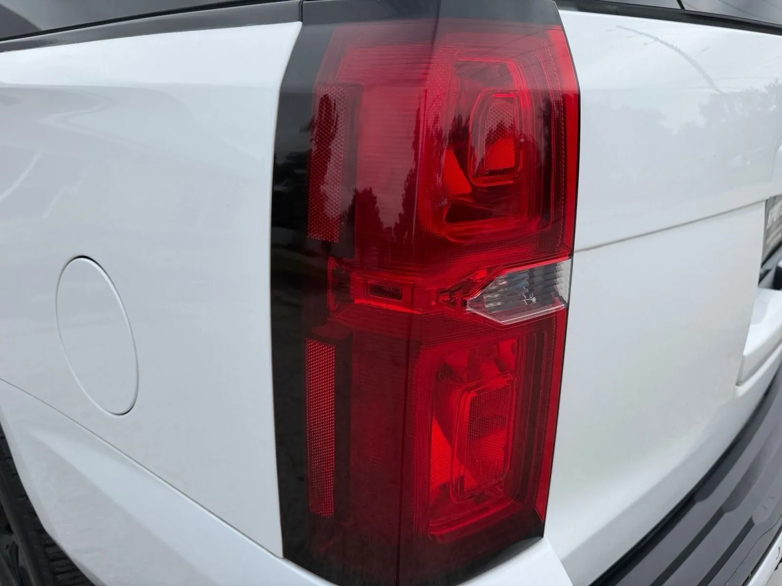 2015 Chevrolet Suburban LTZ - Photo 13
