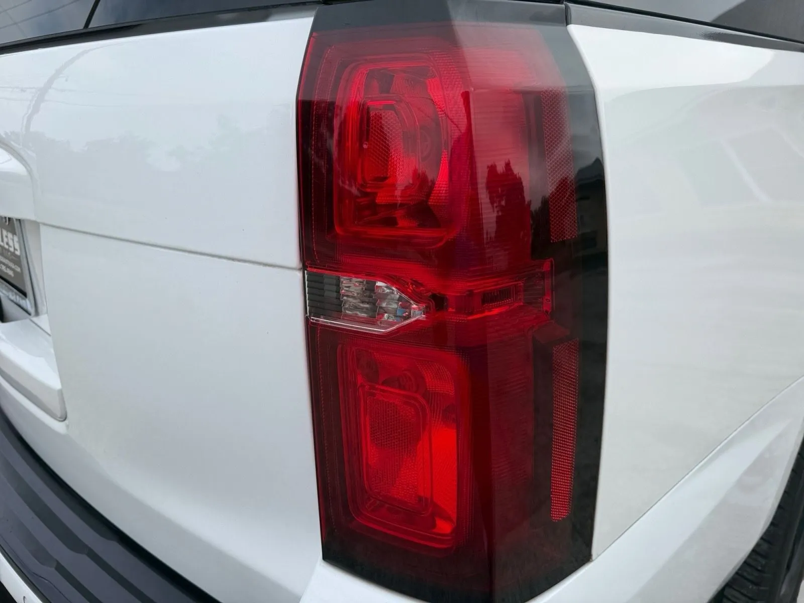 2015 Chevrolet Suburban LTZ - Photo 12