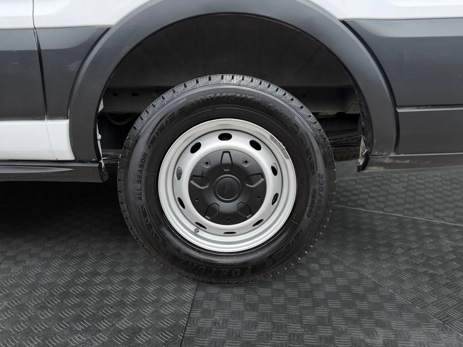 Ford Transit photo 15