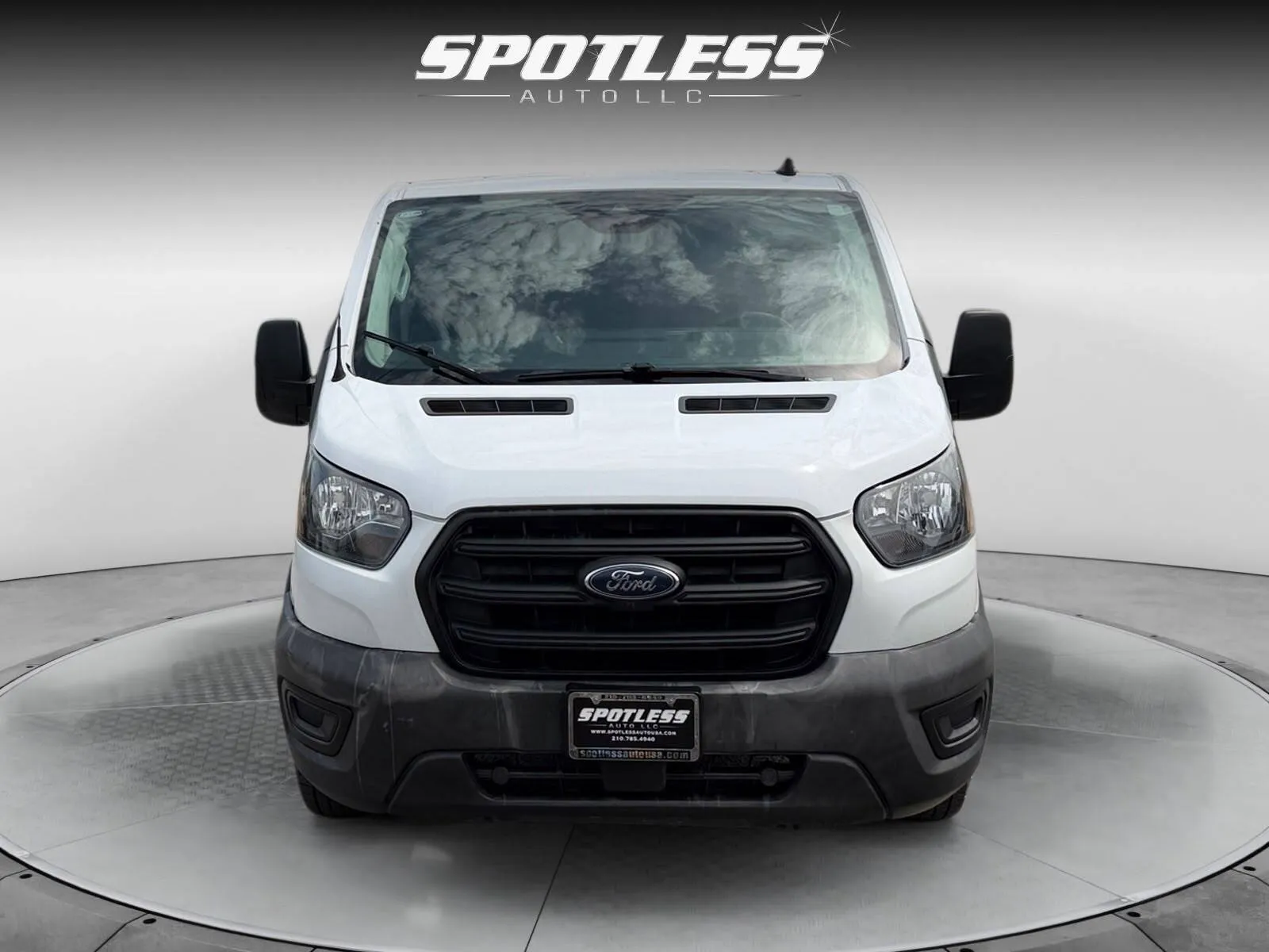 Ford Transit photo 10