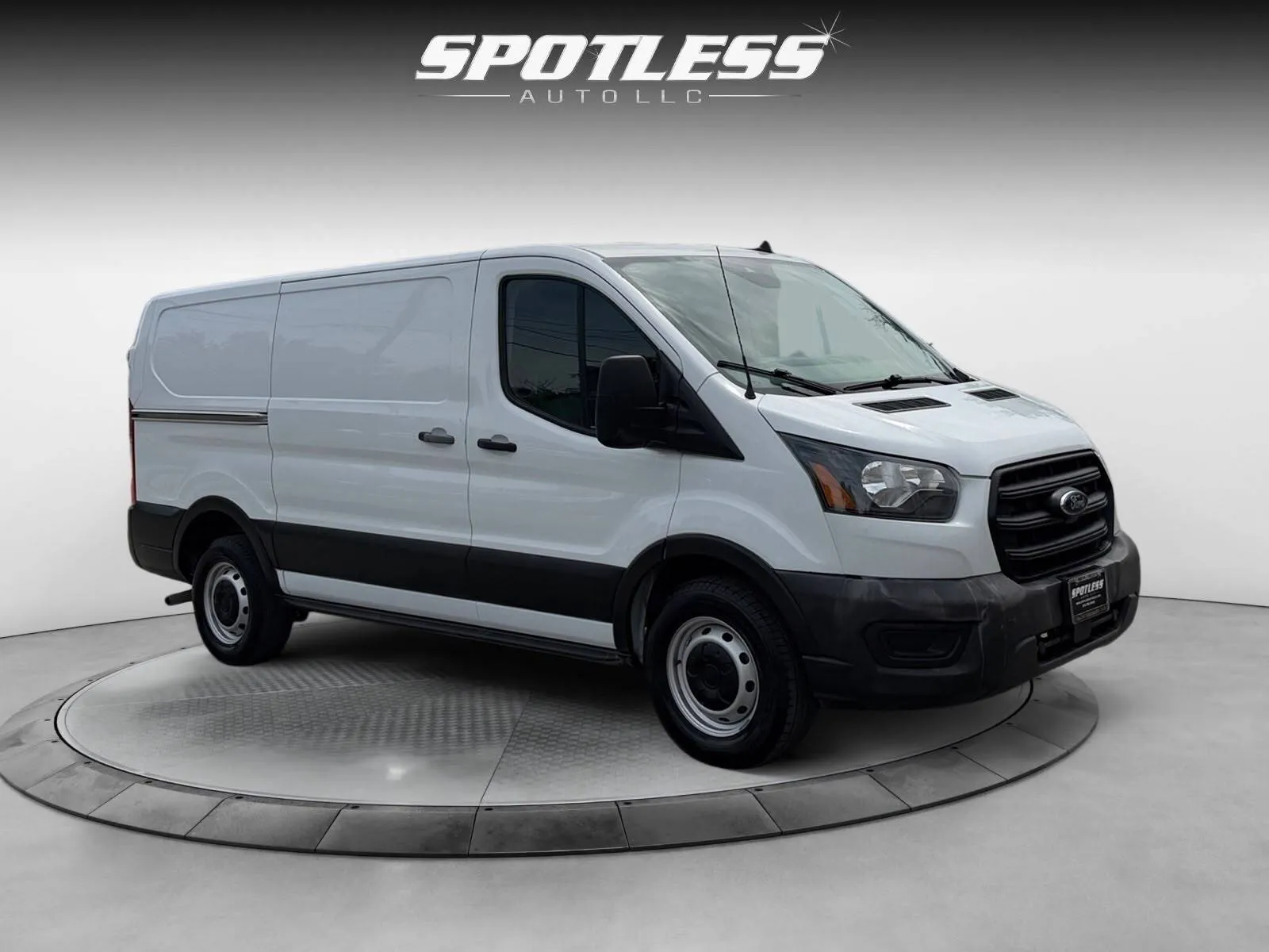 Ford Transit photo 9