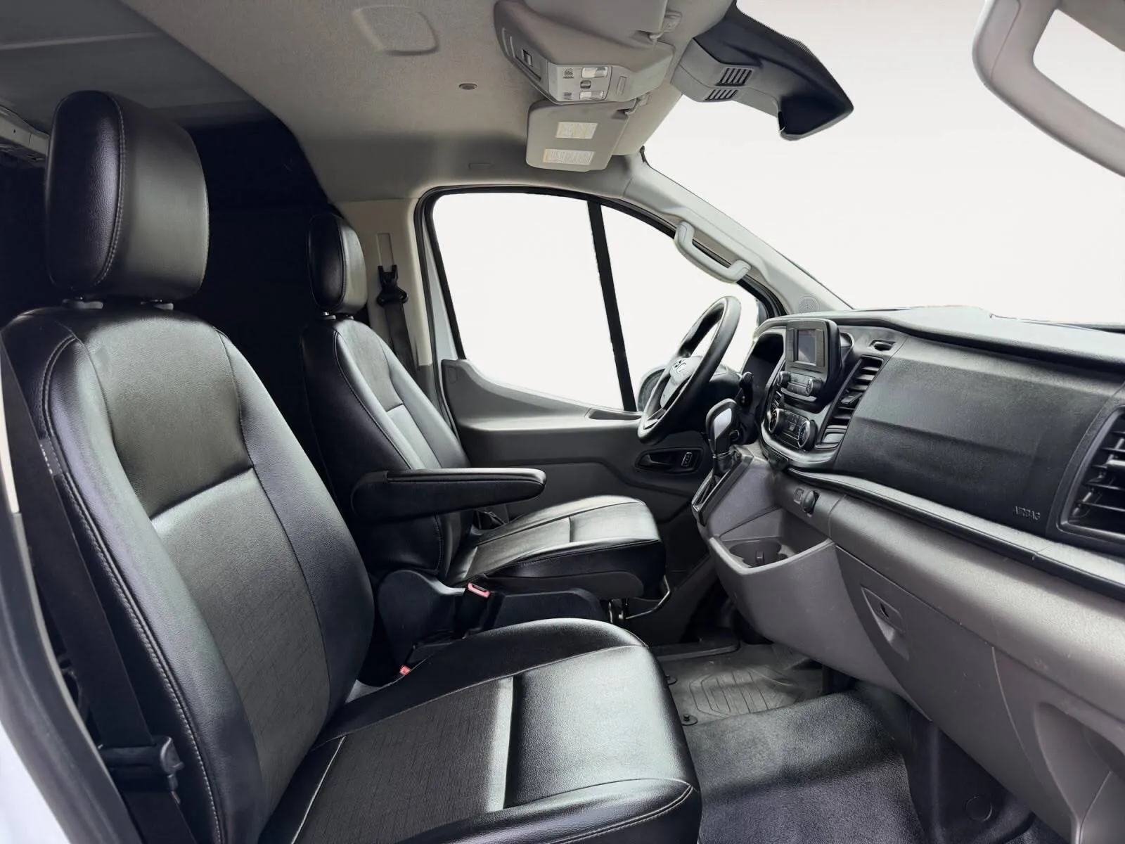 Ford Transit photo 22