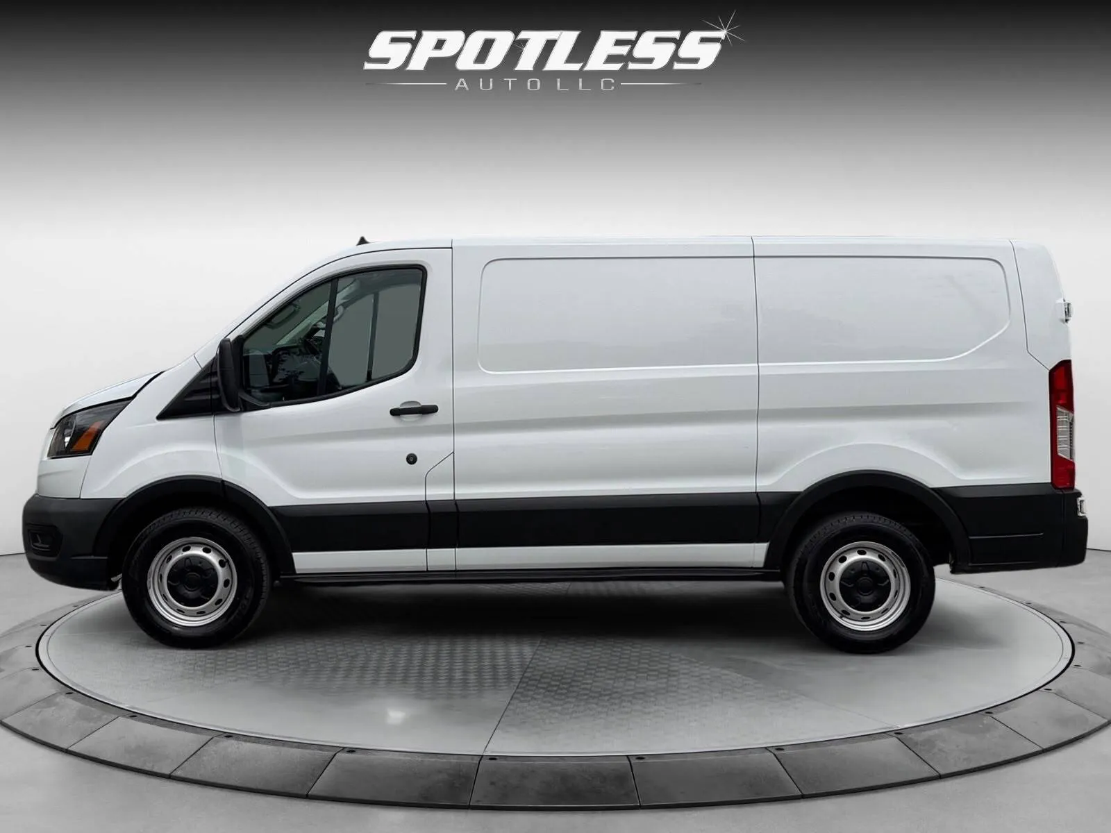 Ford Transit photo 4