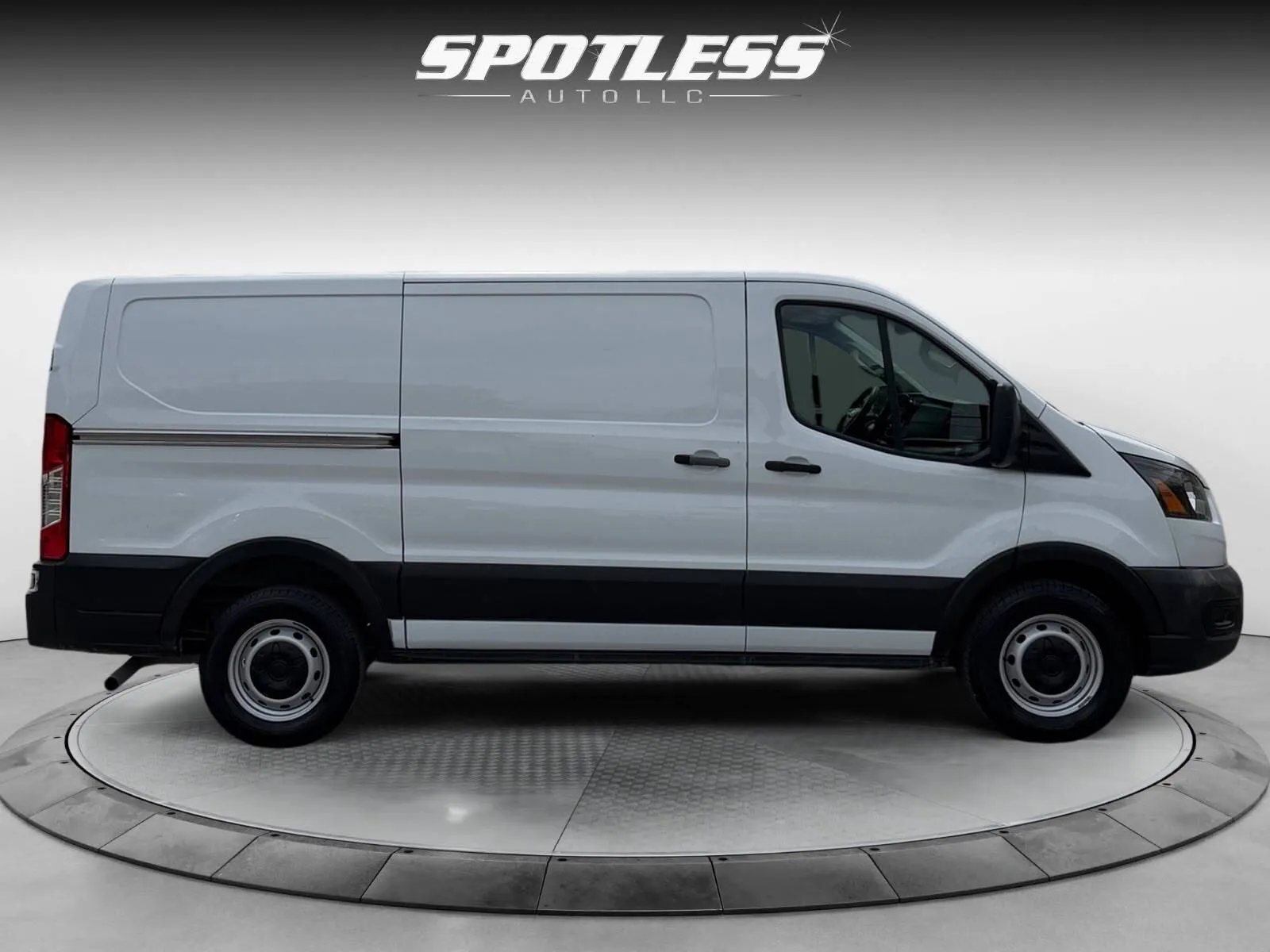 Ford Transit photo 8