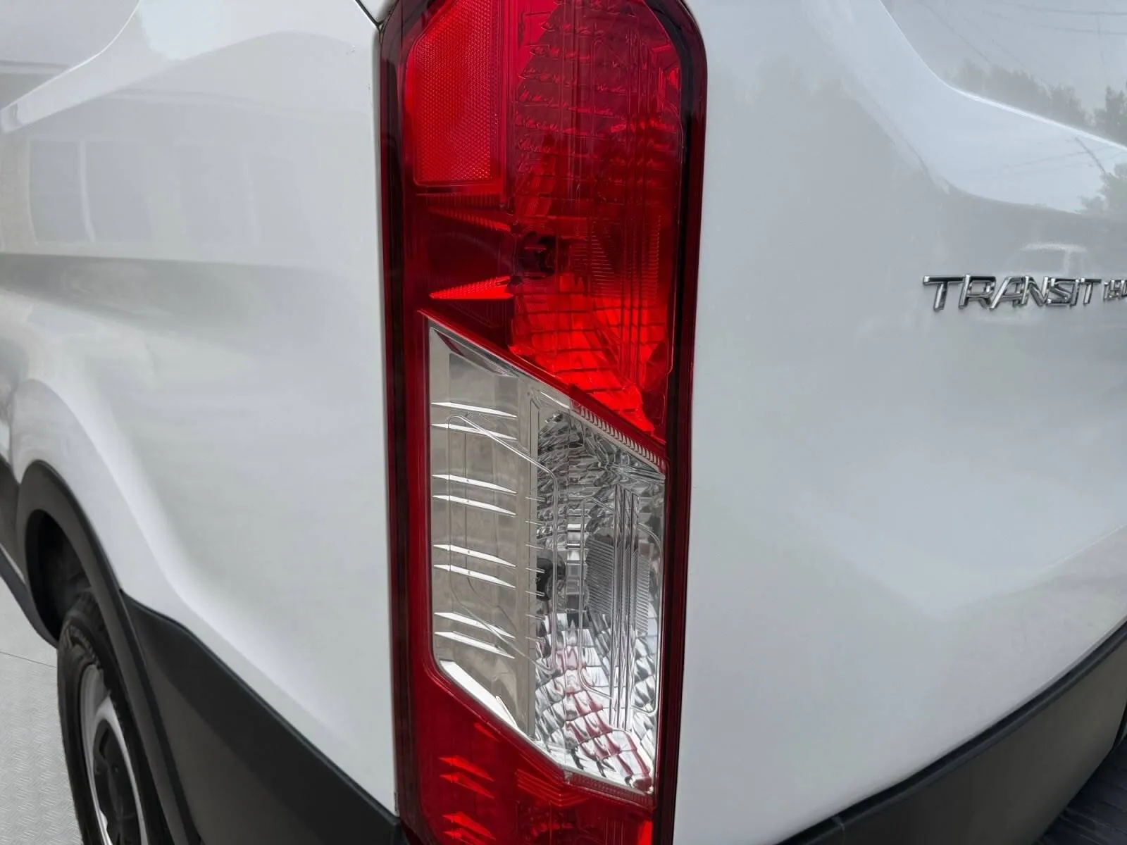 Ford Transit photo 12