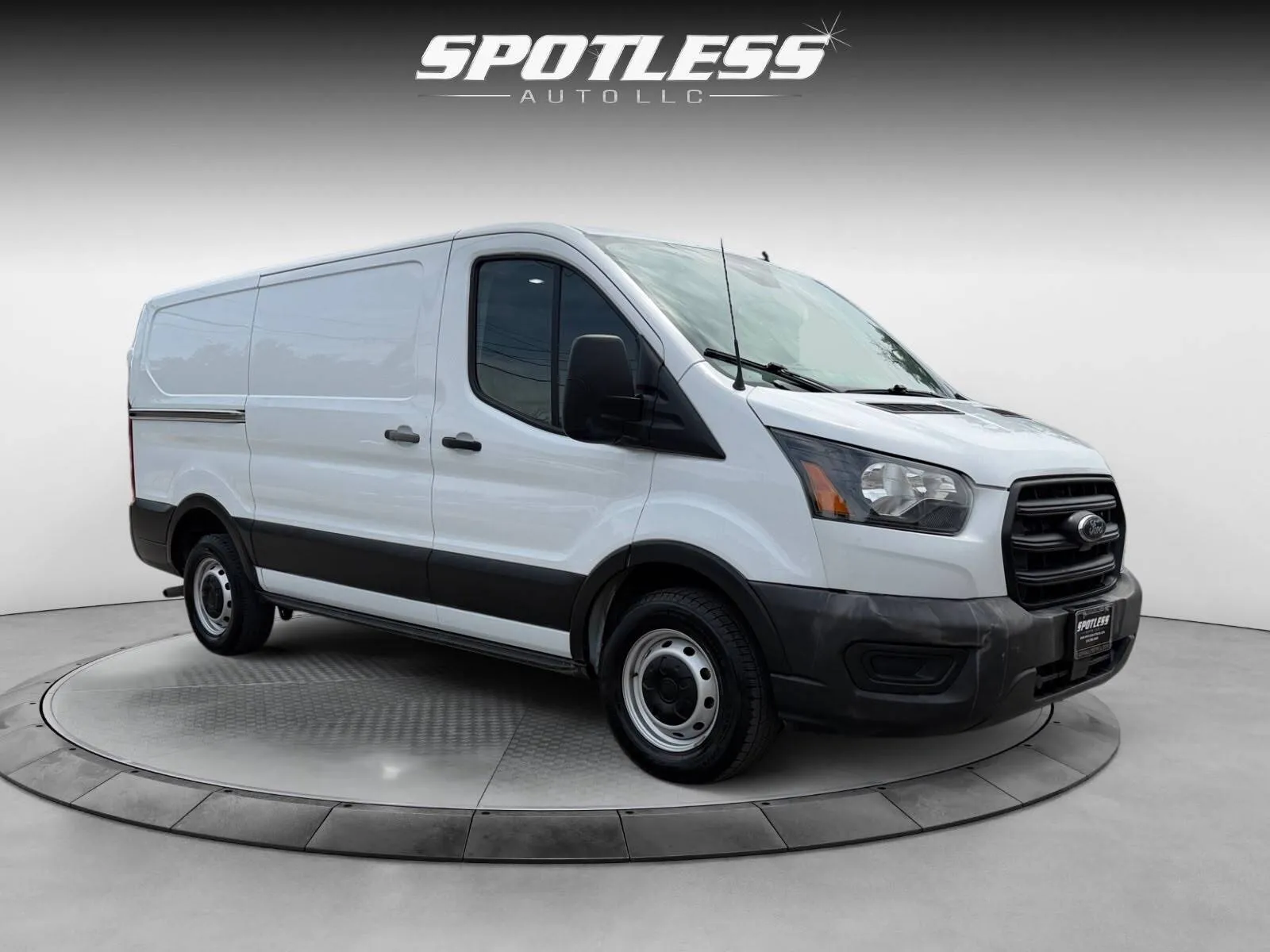 Ford Transit photo 11