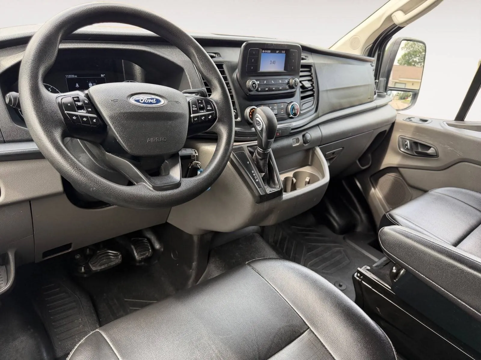 Ford Transit photo 21