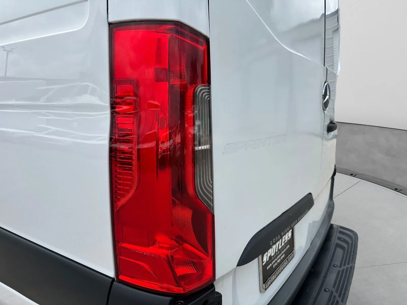 Mercedes-Benz Sprinter photo 12