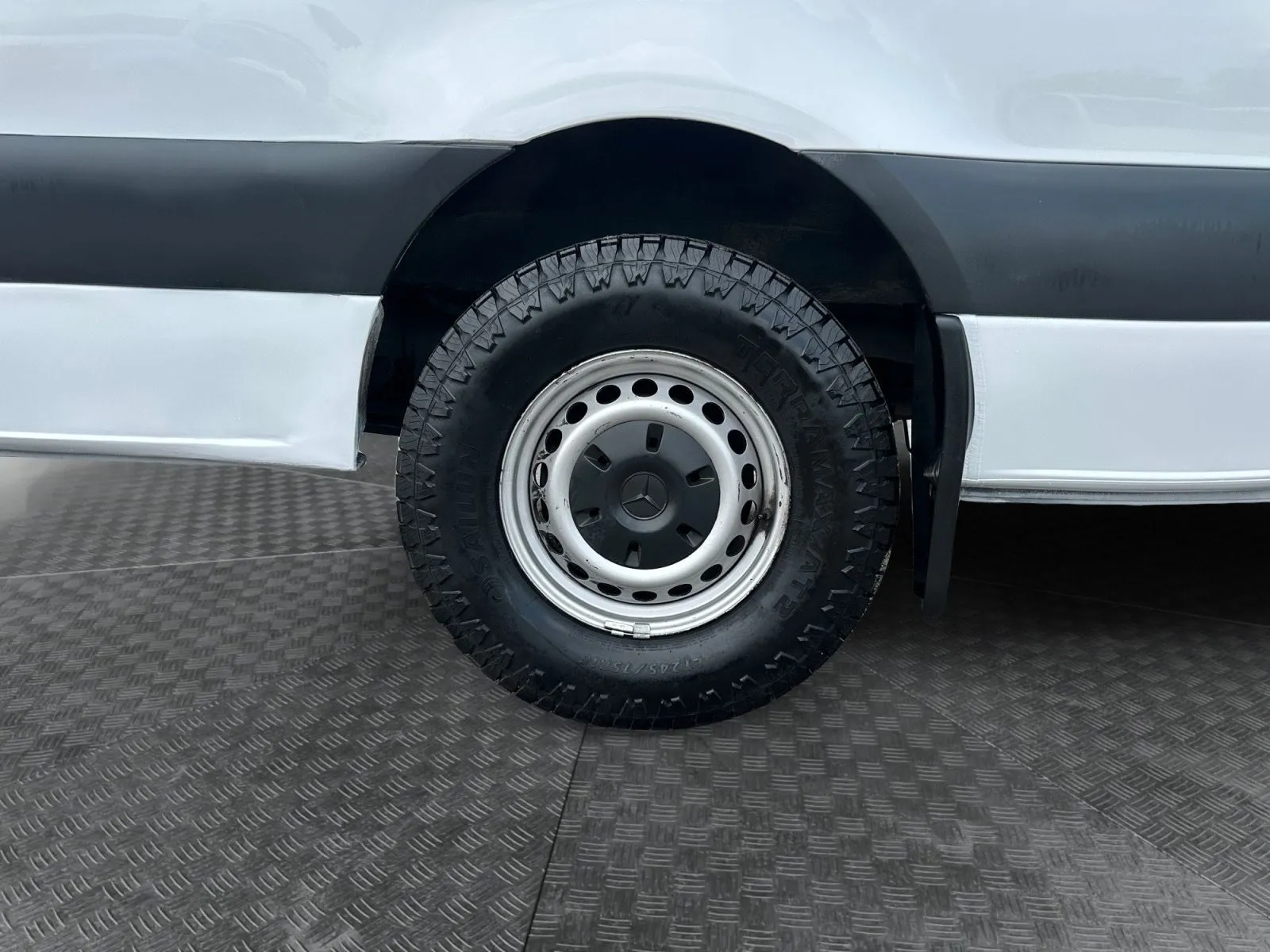 Mercedes-Benz Sprinter photo 15