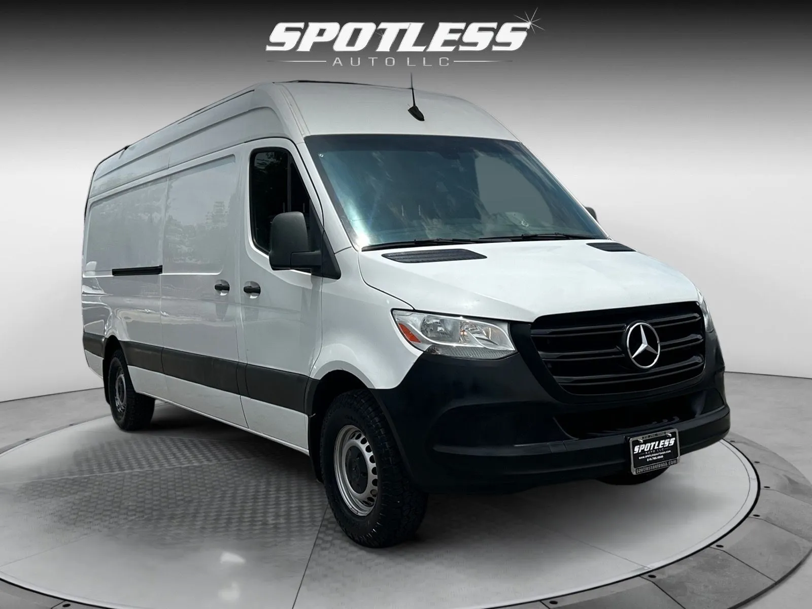 Mercedes-Benz Sprinter photo 9