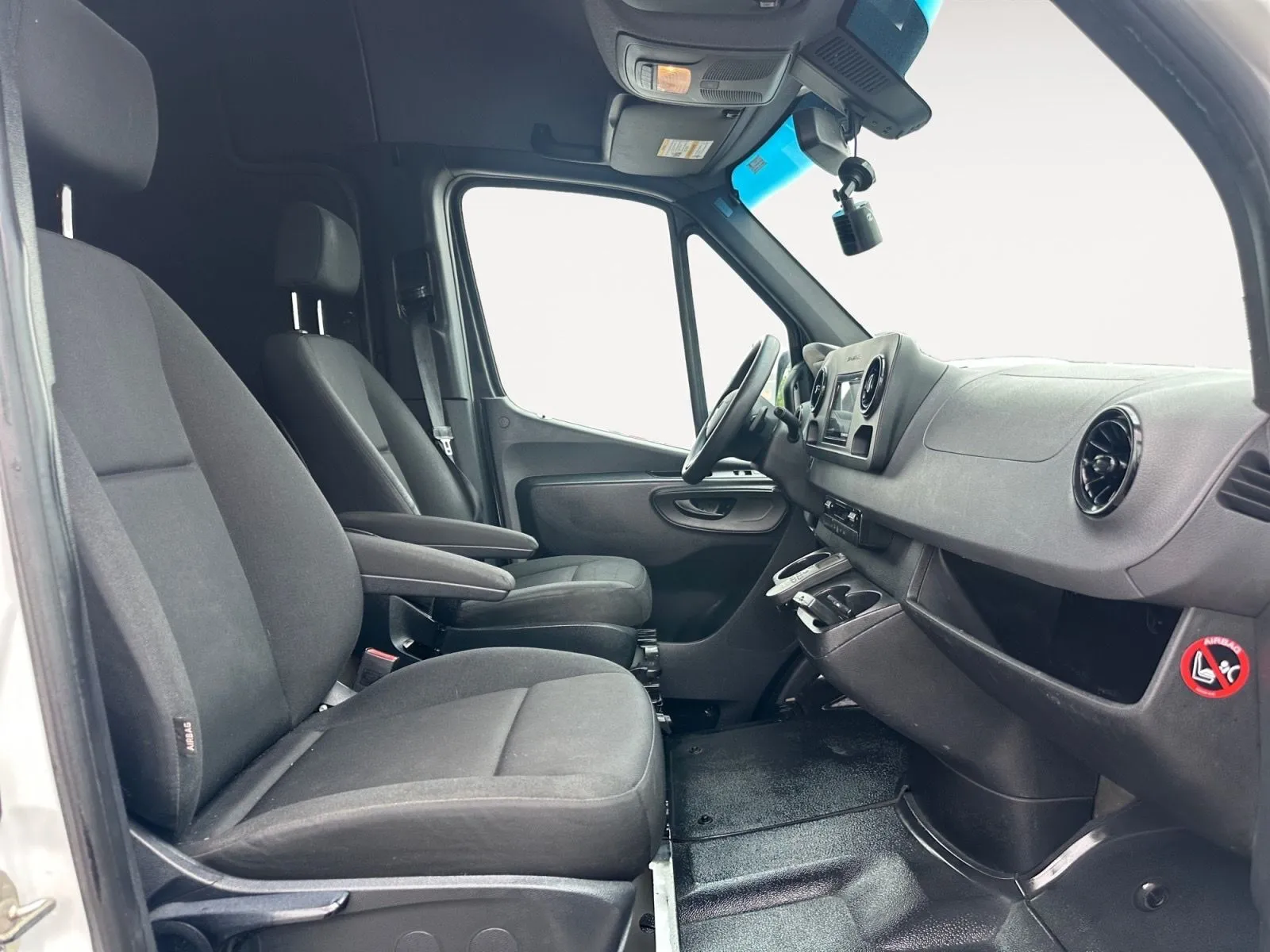 Mercedes-Benz Sprinter photo 20
