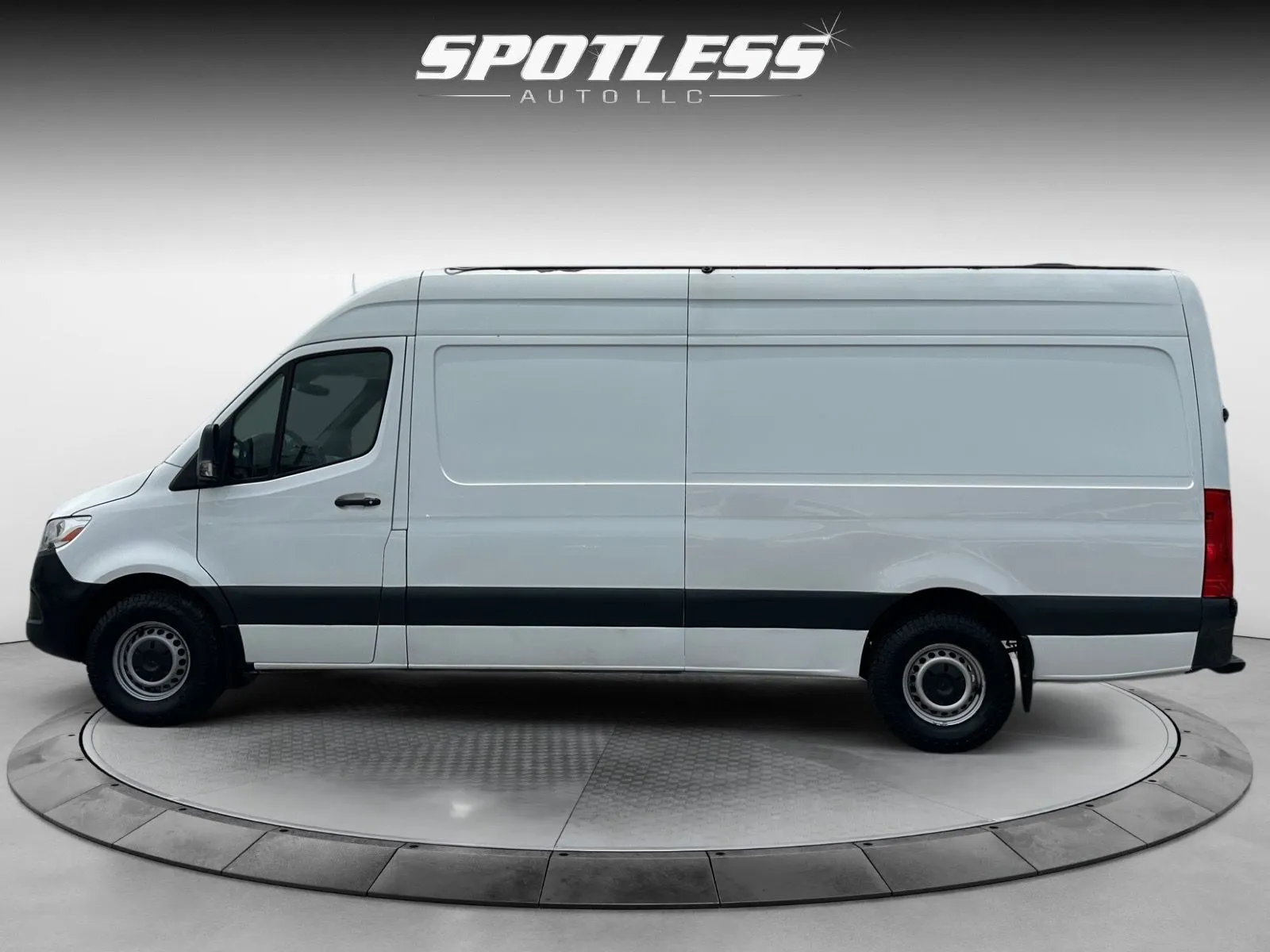 Mercedes-Benz Sprinter photo 4