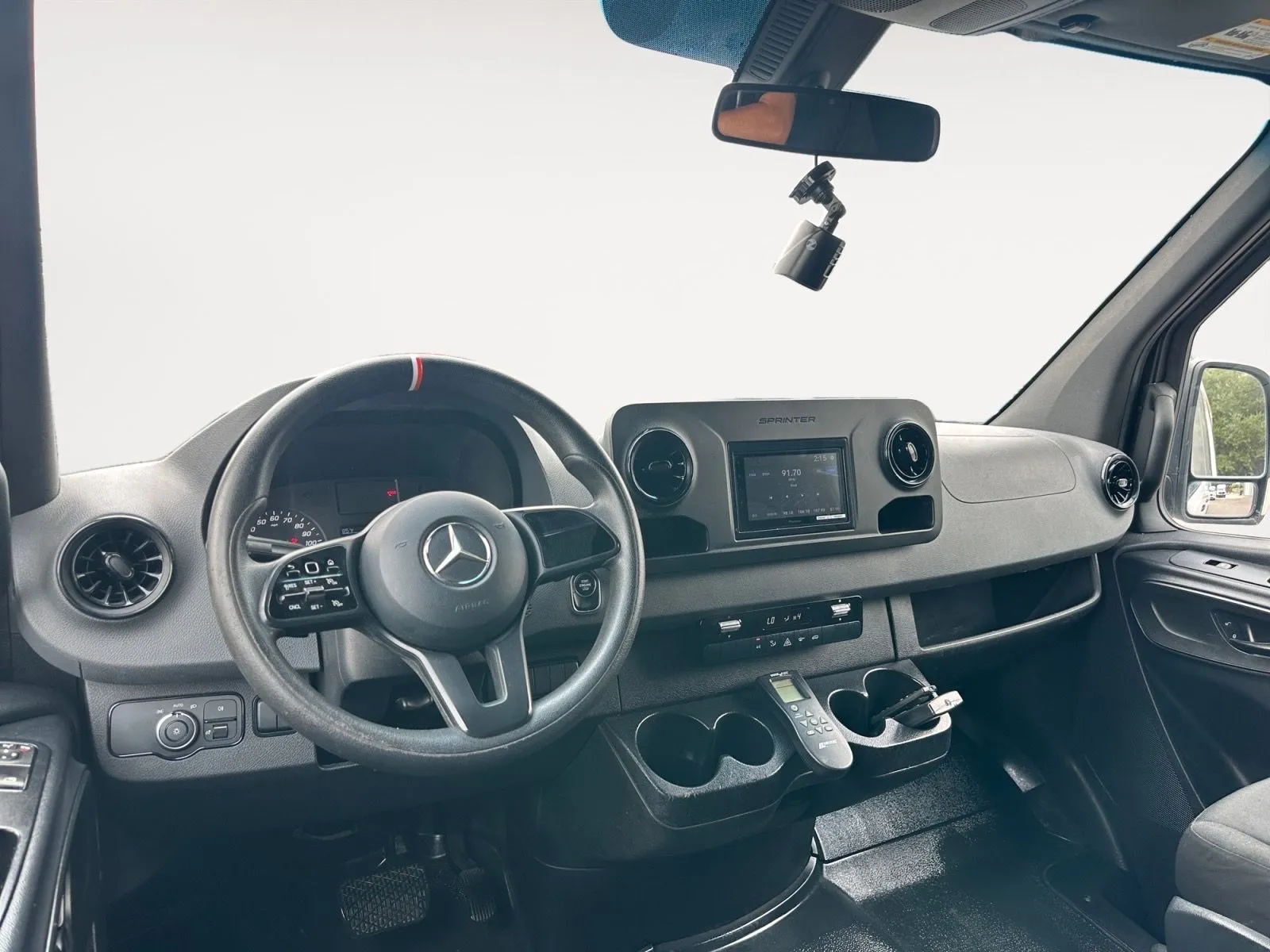 Mercedes-Benz Sprinter photo 22