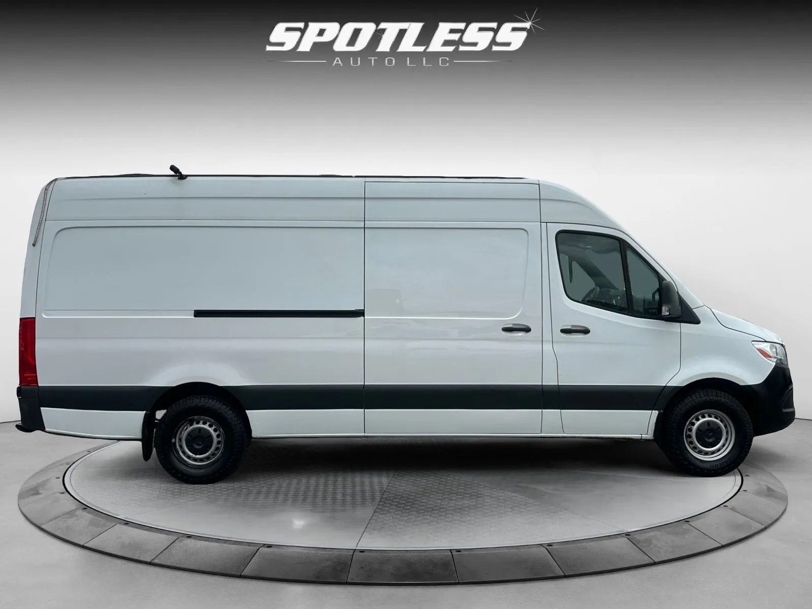 Mercedes-Benz Sprinter photo 8