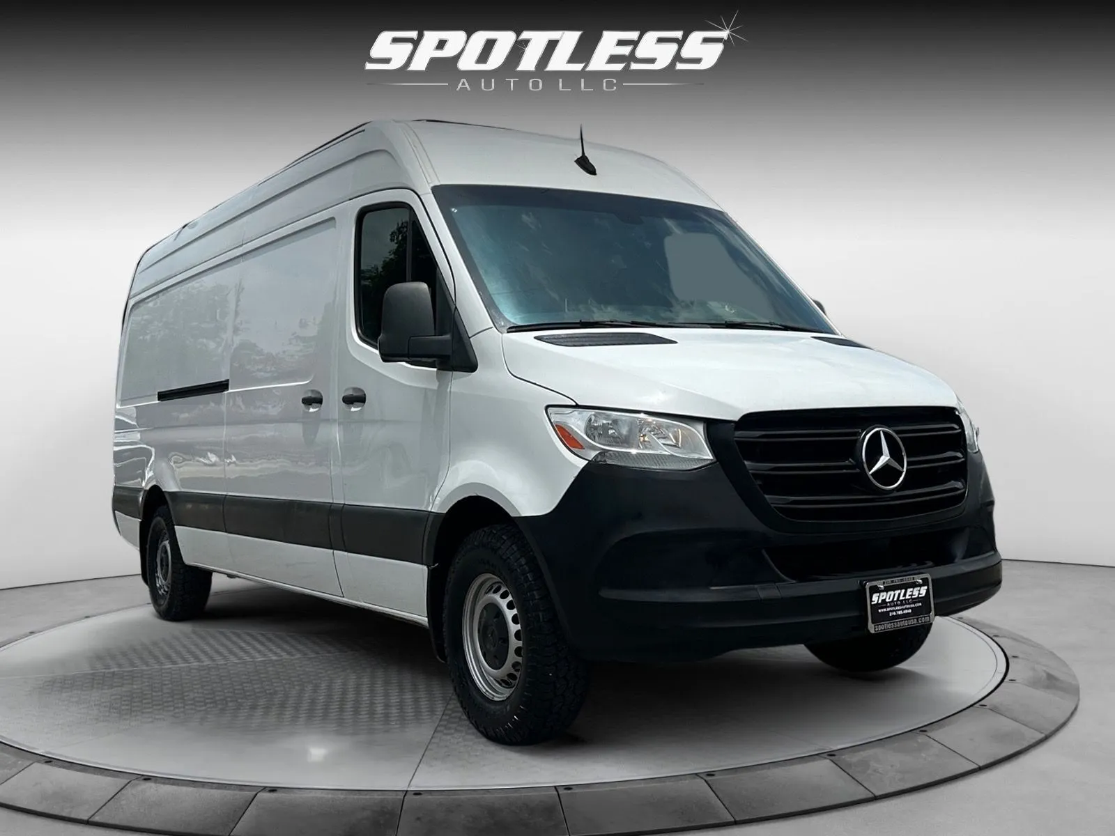 Mercedes-Benz Sprinter photo 11