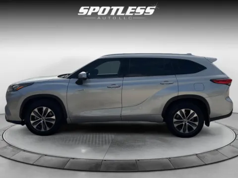 More photos of 2020 Toyota Highlander Hybrid XLE at Spotless Auto San Pedro, TX