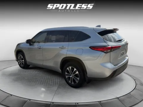 More photos of 2020 Toyota Highlander Hybrid XLE at Spotless Auto San Pedro, TX