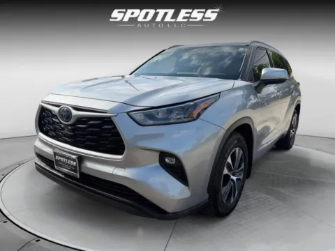 Another view of 2020 Toyota Highlander Hybrid XLE for sale in San Antonio, TX at Spotless Auto San Pedro