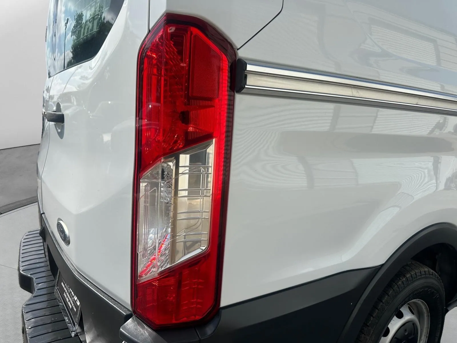 Ford Transit photo 13