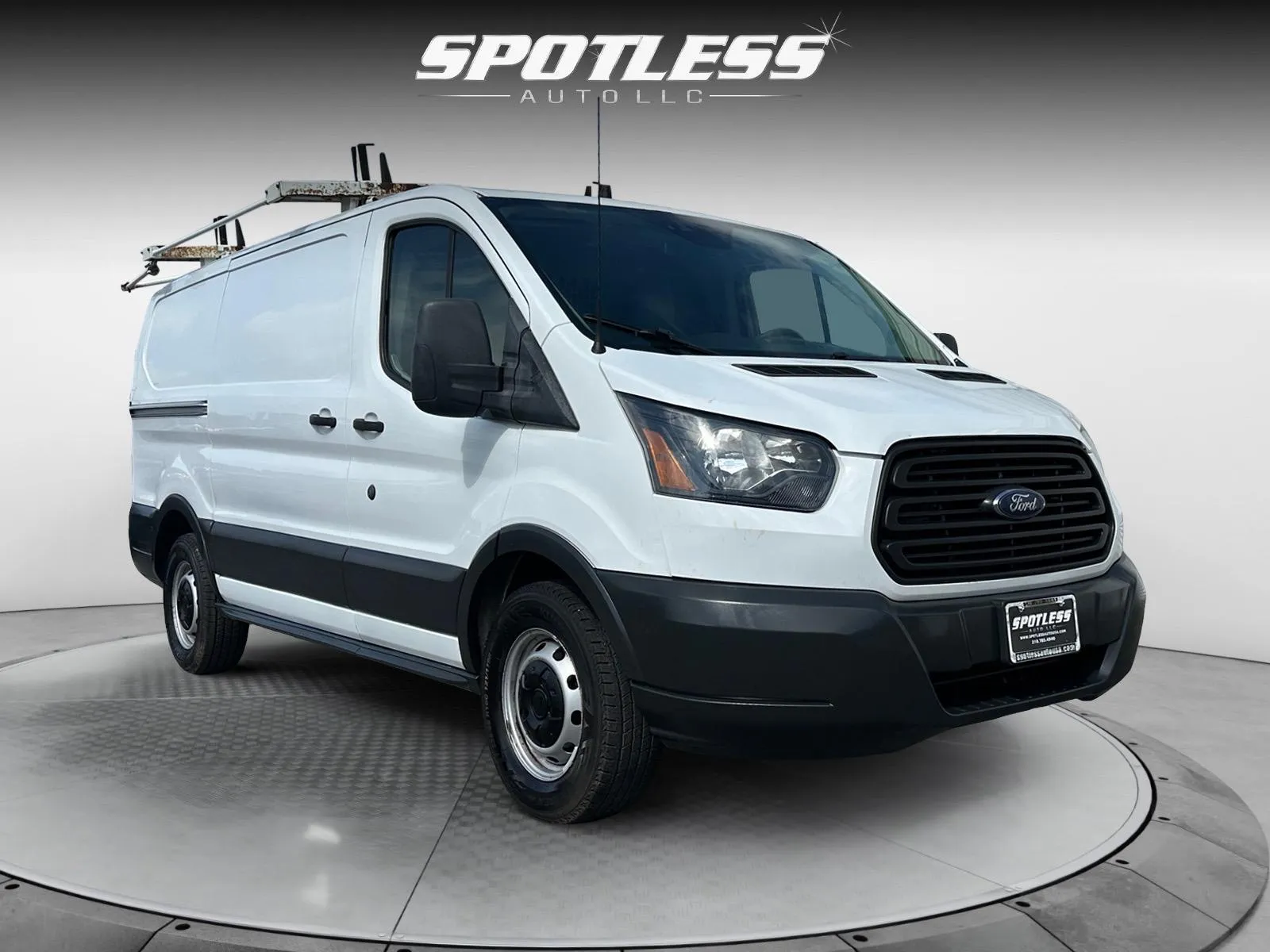 Ford Transit photo 9