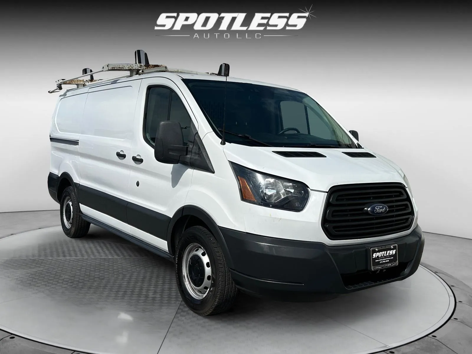 Ford Transit photo 11