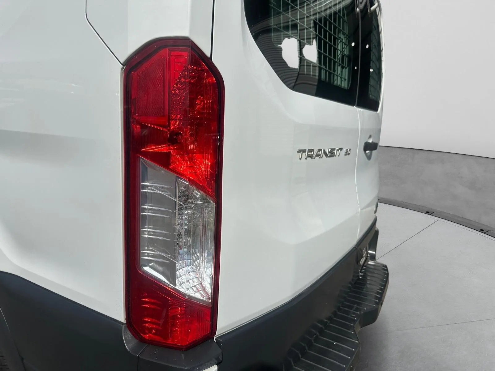 Ford Transit photo 12