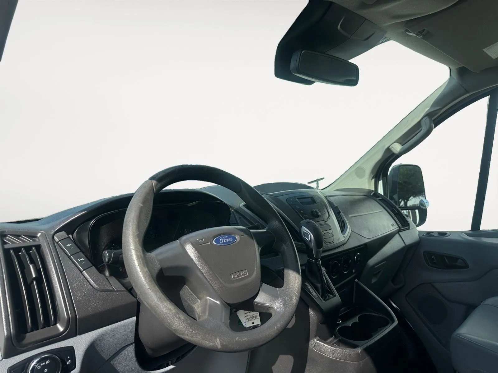Ford Transit photo 20