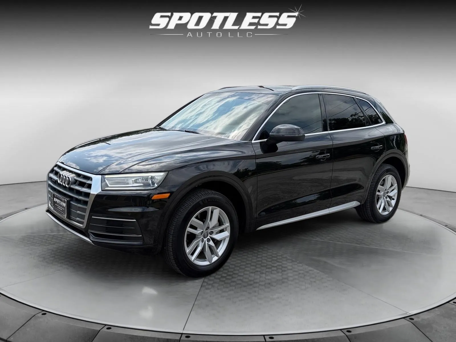 Black 2020 Audi Q5 quattro Premium 45 TFSI for sale in San Antonio, TX