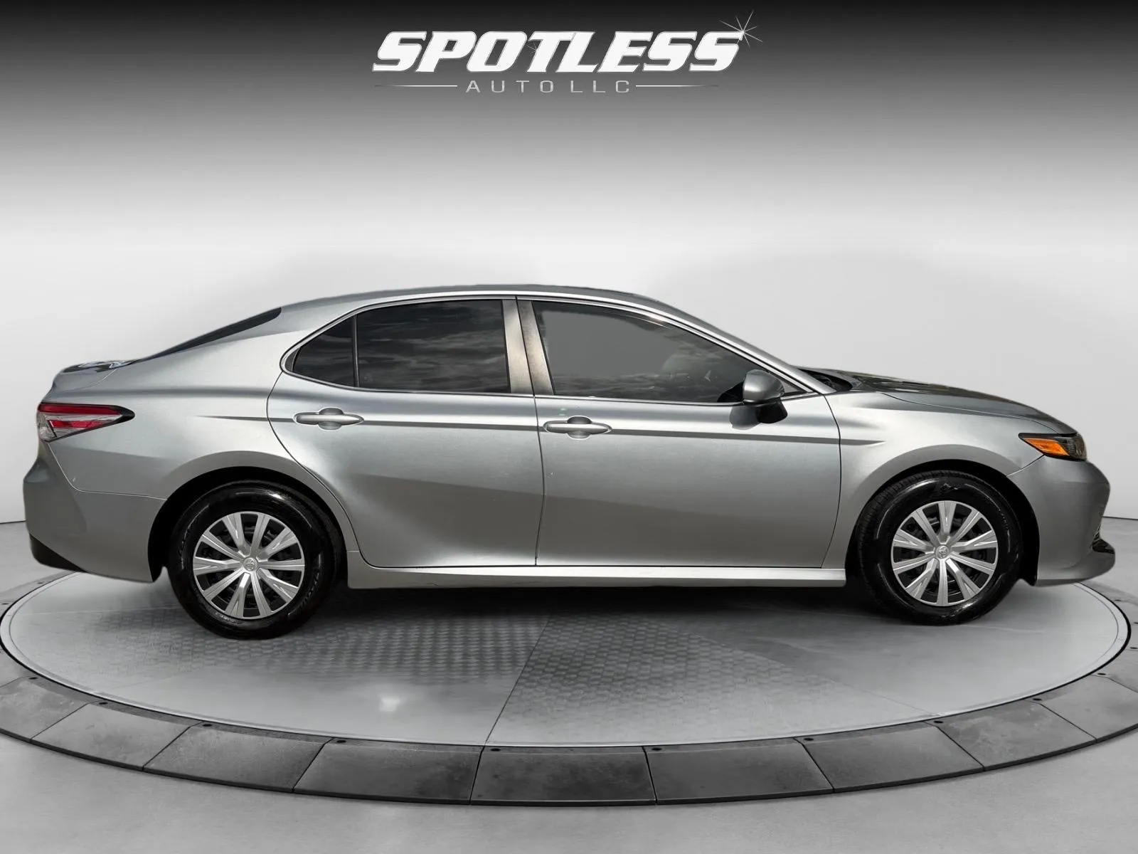Toyota Camry photo 8